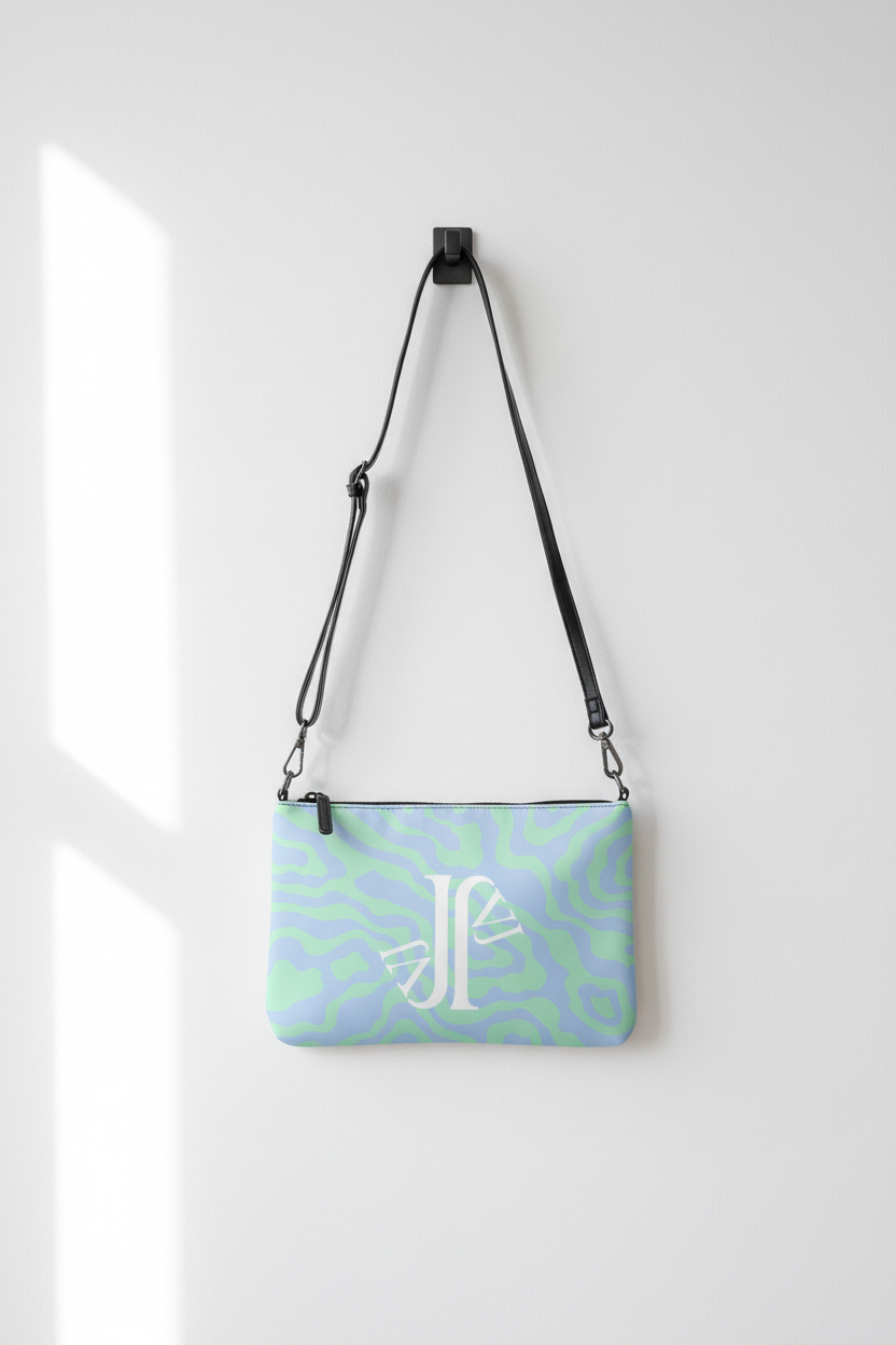 Bolso colgado en pared